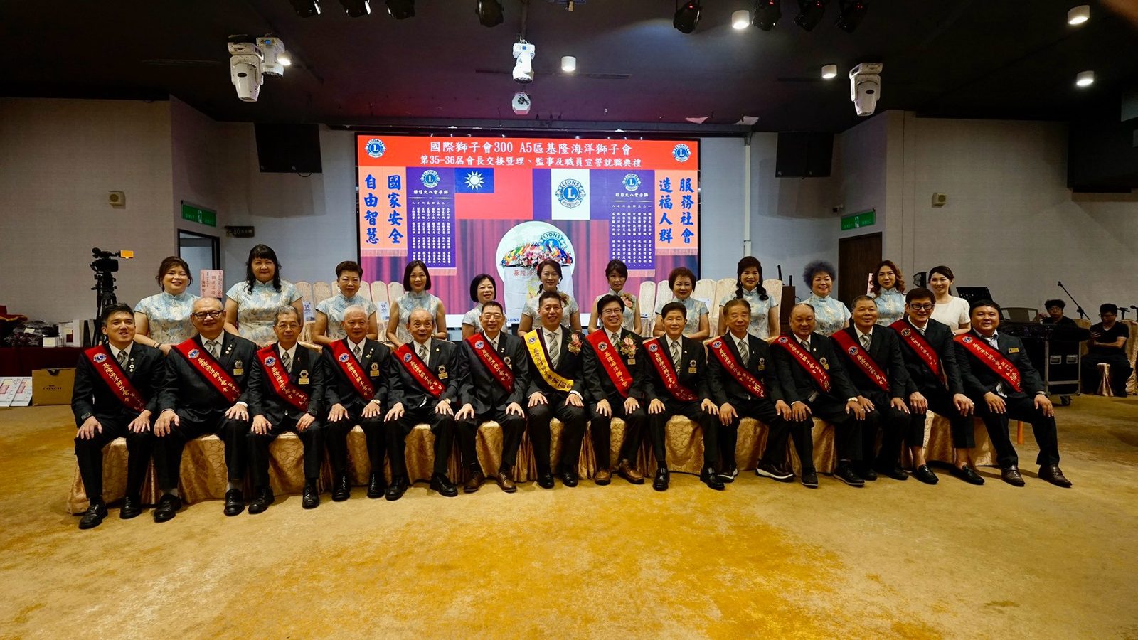 幹部團體合影