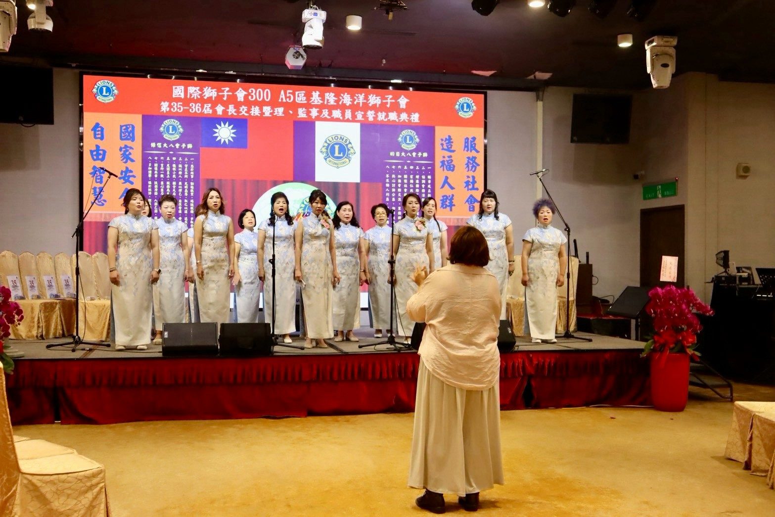 會員合唱演出